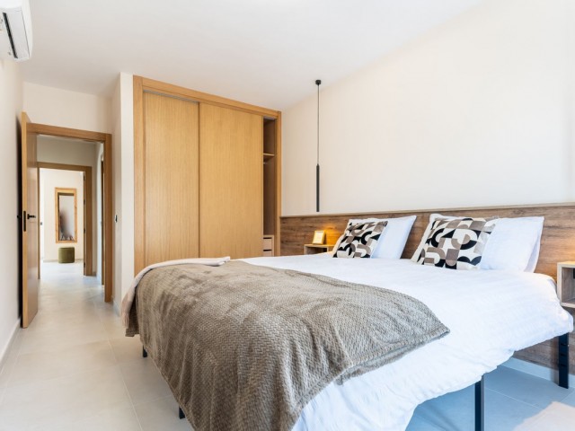 Maison mitoyenne avec 4 Chambres  à Estepona
