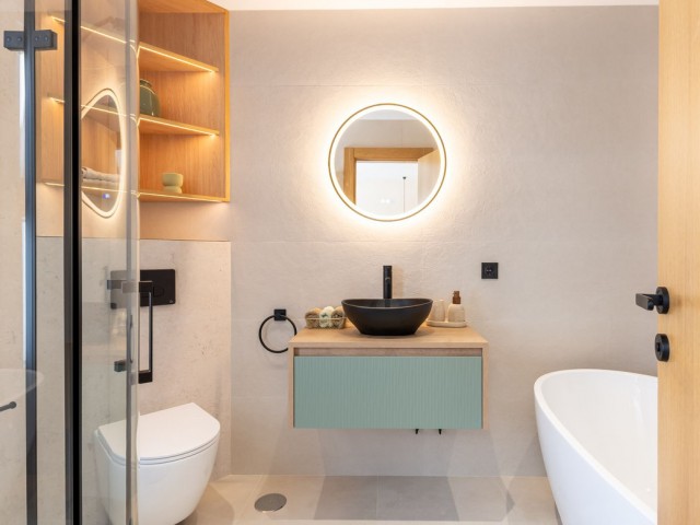 Maison mitoyenne avec 4 Chambres  à Estepona