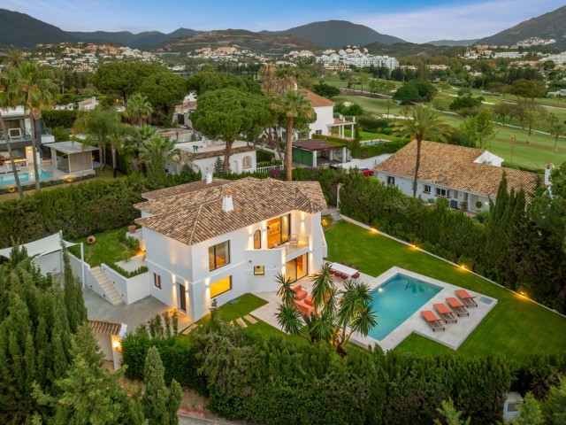 4 Schlafzimmer Villa in Nueva Andalucía