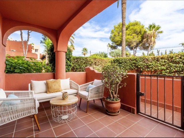 Apartamento con 3 Dormitorios  en Marbella