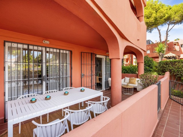 Apartamento con 3 Dormitorios  en Marbella
