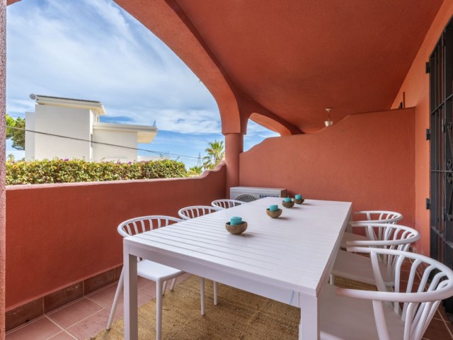 Apartamento con 3 Dormitorios  en Marbella