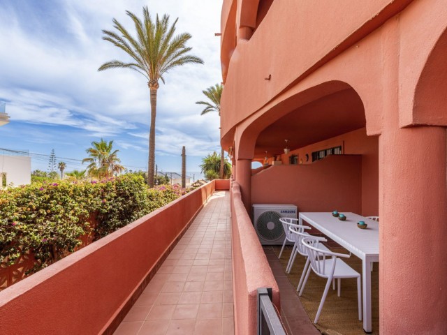 Apartamento con 3 Dormitorios  en Marbella