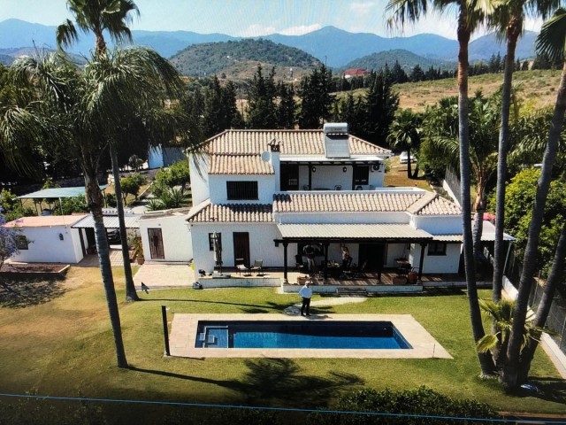 Villa avec 4 Chambres  à Estepona