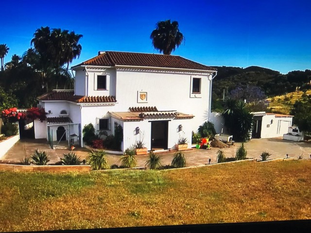 Villa avec 4 Chambres  à Estepona
