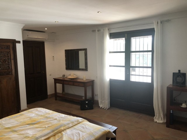 Villa avec 4 Chambres  à Estepona