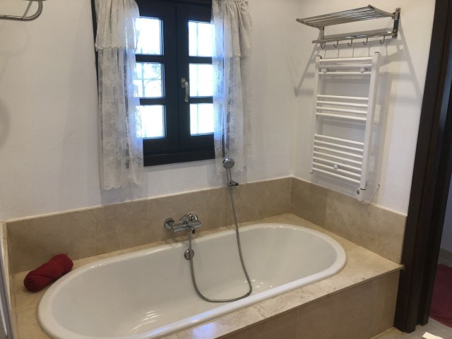 Villa avec 4 Chambres  à Estepona