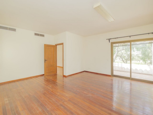 6 Bedrooms Villa in San Roque Club