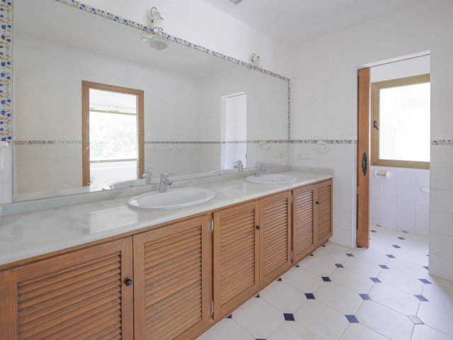 6 Bedrooms Villa in San Roque Club