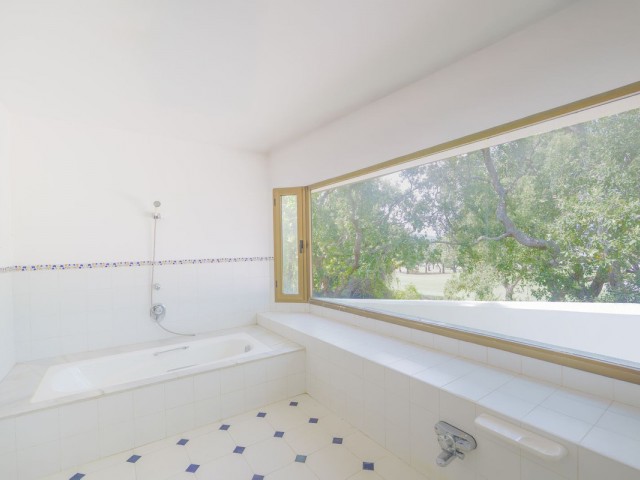 6 Bedrooms Villa in San Roque Club