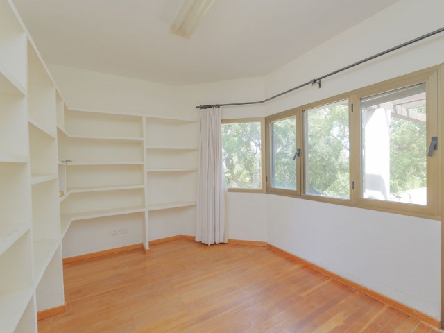 6 Bedrooms Villa in San Roque Club