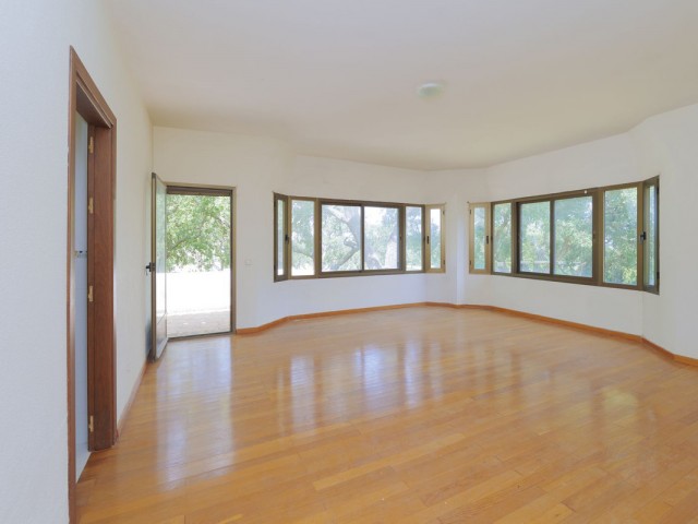 6 Bedrooms Villa in San Roque Club