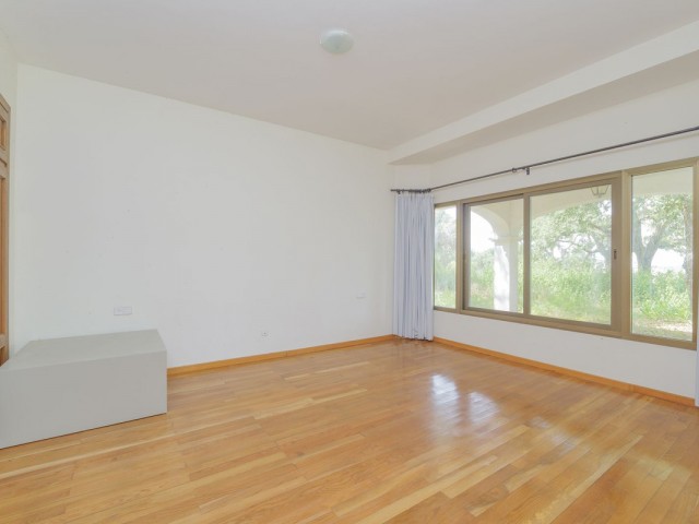 6 Bedrooms Villa in San Roque Club