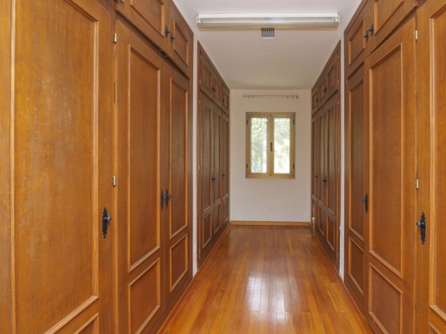 6 Bedrooms Villa in San Roque Club