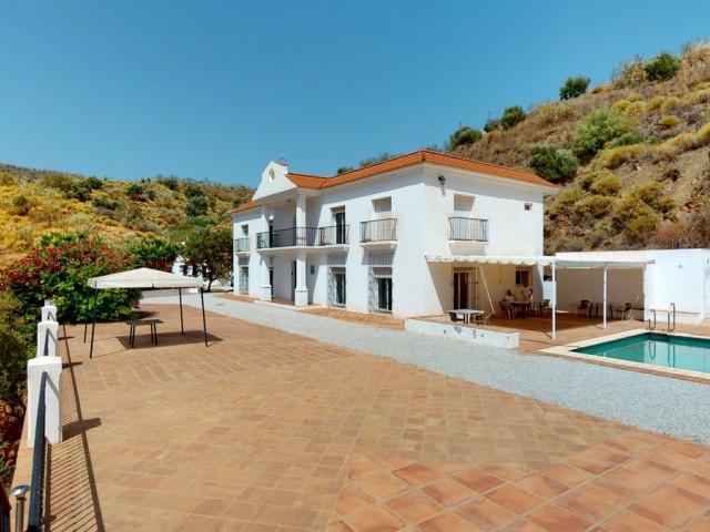 7 Bedrooms Villa in Macharaviaya