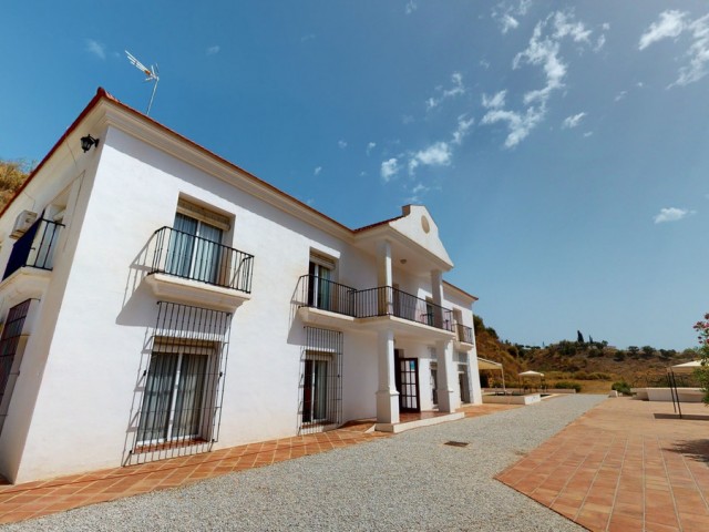 7 Bedrooms Villa in Macharaviaya