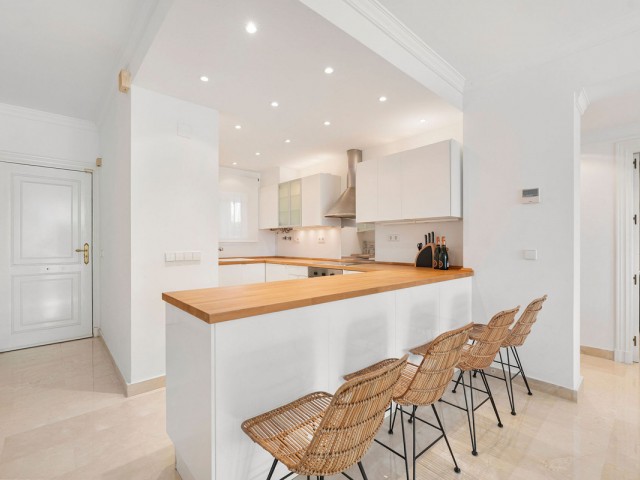 2 Bedrooms Apartment in Benahavís