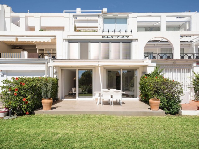 2 Bedrooms Apartment in Benahavís