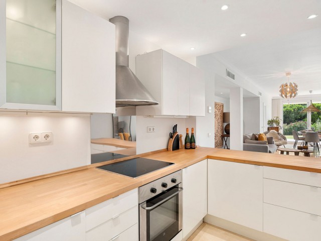 2 Bedrooms Apartment in Benahavís