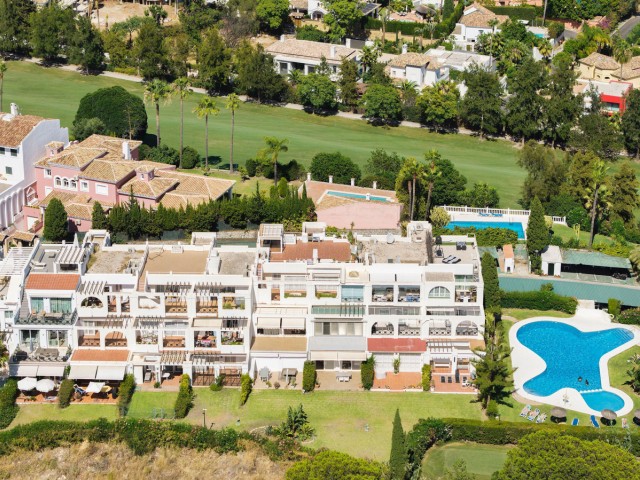 2 Bedrooms Apartment in Benahavís