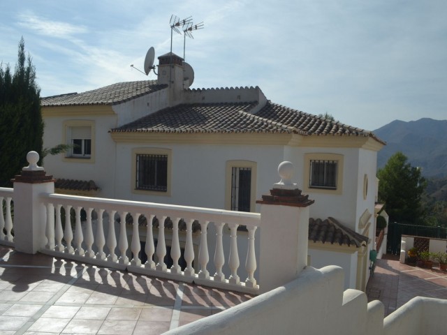 Villa, Alhaurin Golf, R4172689