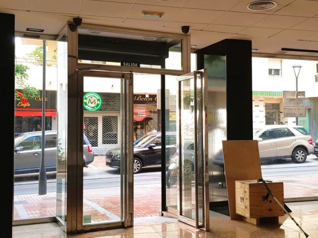 Comercial con 0 Dormitorios  en Marbella