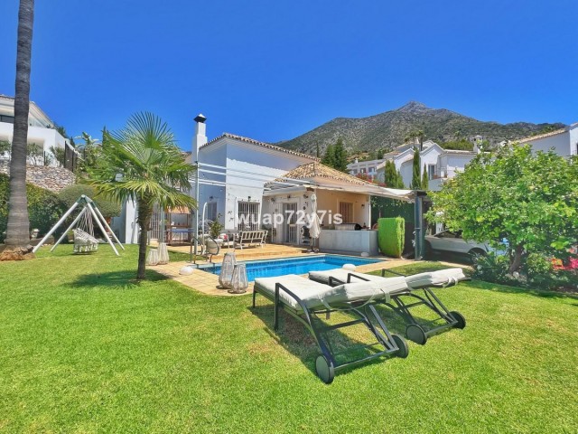 4 Bedrooms Villa in Istán