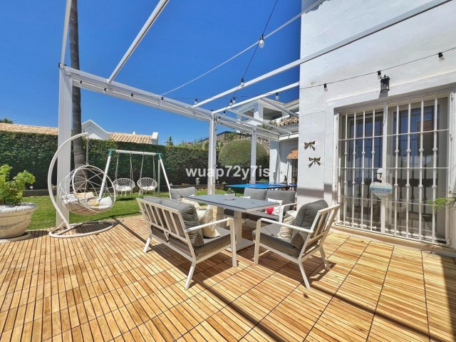 4 Bedrooms Villa in Istán