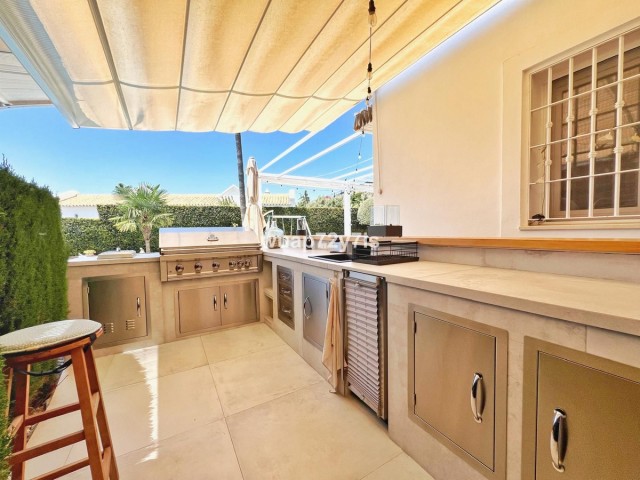 4 Bedrooms Villa in Istán