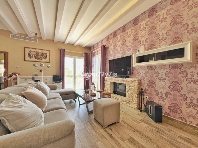 4 Bedrooms Villa in Istán