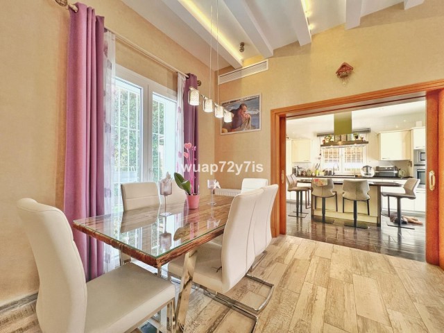 4 Bedrooms Villa in Istán