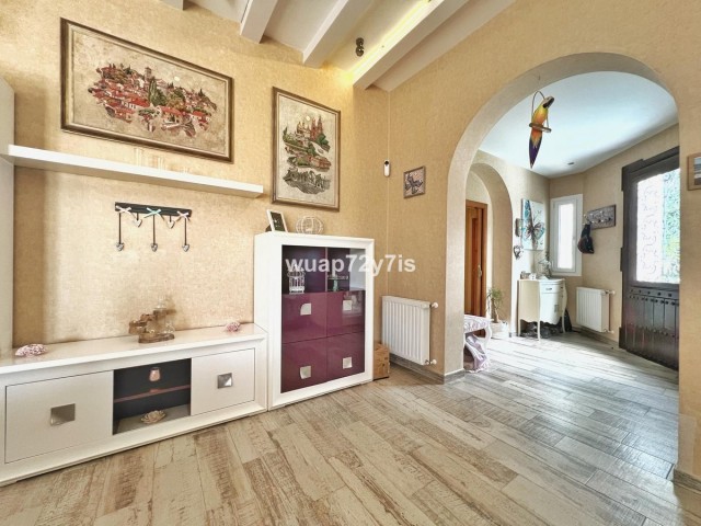 4 Bedrooms Villa in Istán