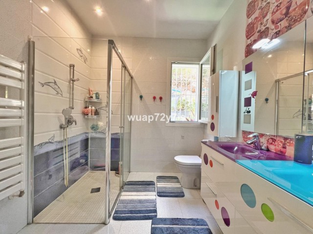 4 Bedrooms Villa in Istán