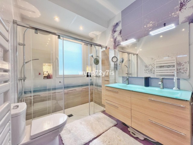 4 Bedrooms Villa in Istán