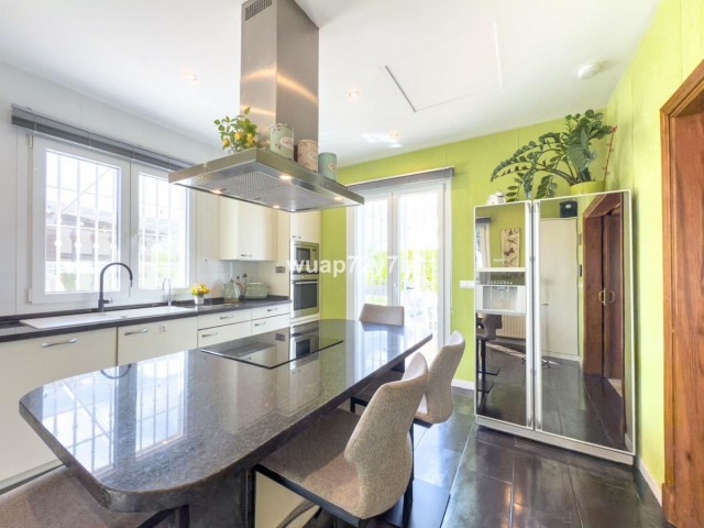 4 Bedrooms Villa in Istán