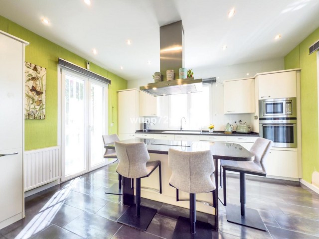 4 Bedrooms Villa in Istán