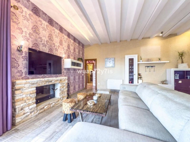 Villa con 4 Dormitorios  en Istán