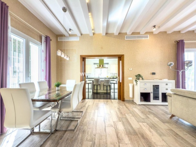 Villa con 4 Dormitorios  en Istán