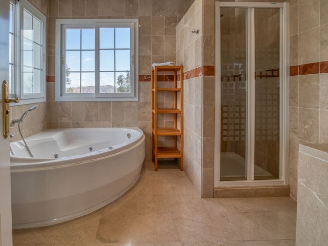 4 Sovrums Villa i Alhaurín de la Torre