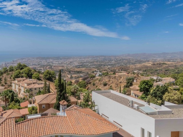 Adosado con 3 Dormitorios  en Mijas