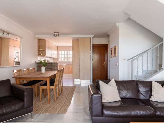 Maison mitoyenne avec 4 Chambres  à Estepona
