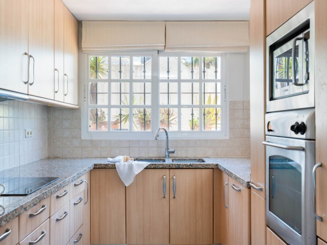 Maison mitoyenne avec 4 Chambres  à Estepona