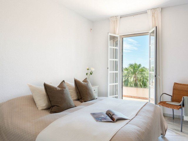 Maison mitoyenne avec 4 Chambres  à Estepona