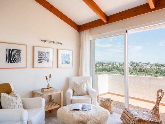 Maison mitoyenne avec 4 Chambres  à Estepona