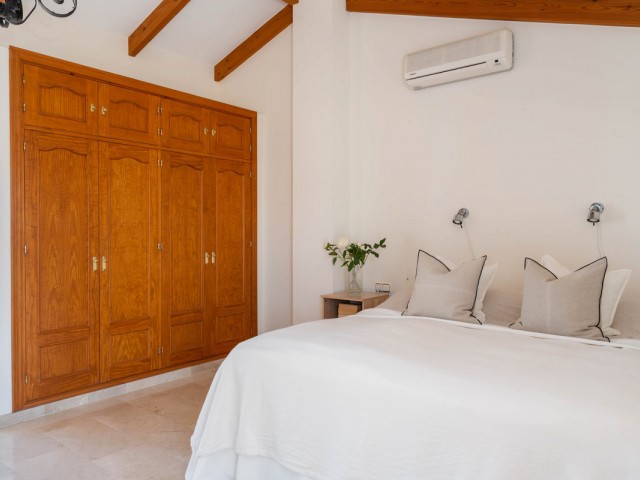 Maison mitoyenne avec 4 Chambres  à Estepona