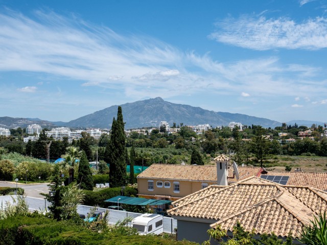 Maison mitoyenne avec 4 Chambres  à Estepona