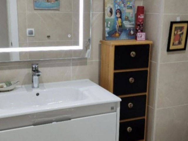 Apartamento con 3 Dormitorios  en Marbella