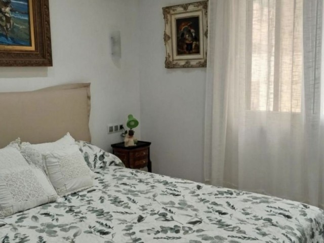 Apartamento con 3 Dormitorios  en Marbella