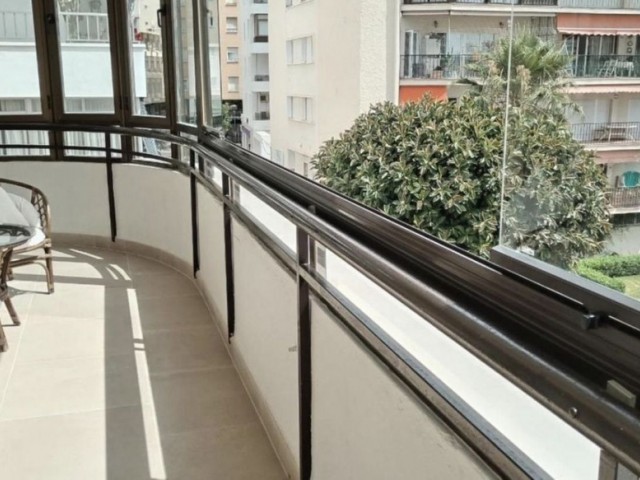 Apartamento con 3 Dormitorios  en Marbella