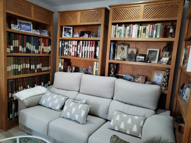 Apartamento con 3 Dormitorios  en Marbella